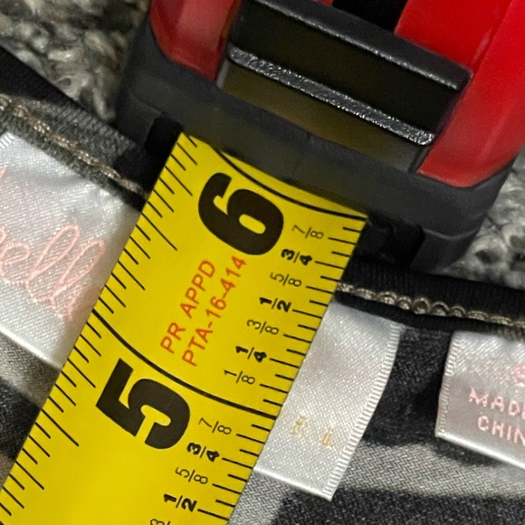 New Belle by Kim Gravel Leopard Print V-Neck Long Sleeve Top S - Picture 12 of 15